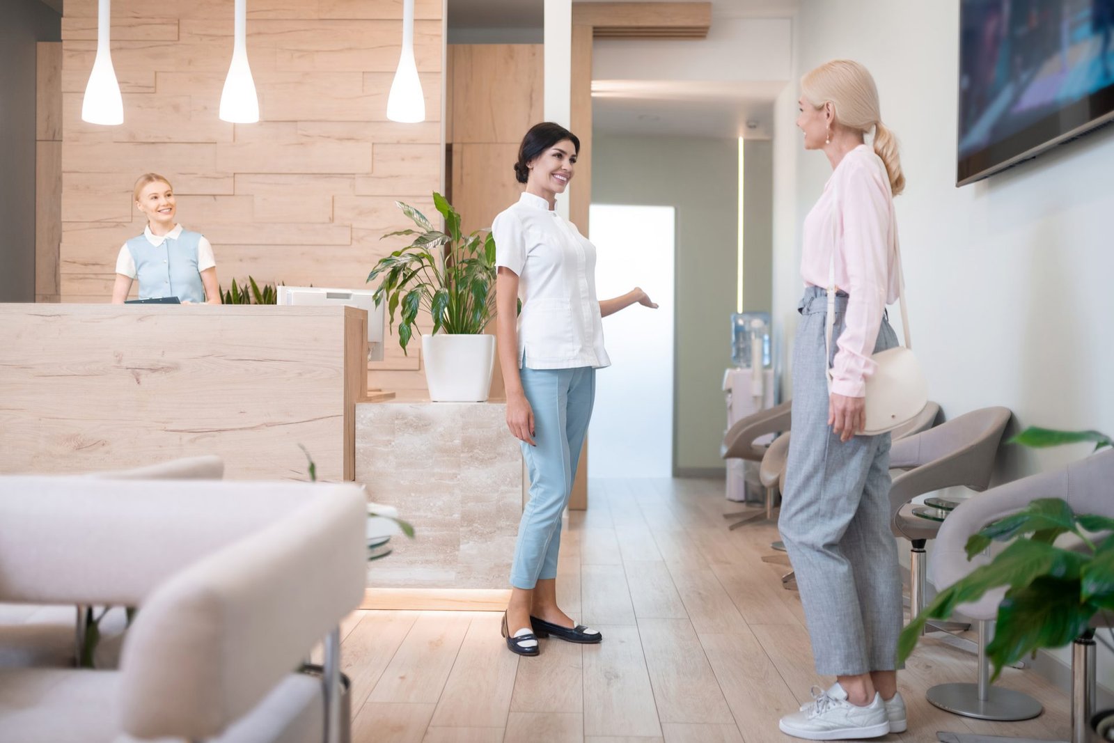 Aesthetic clinic, physician performing treatment
